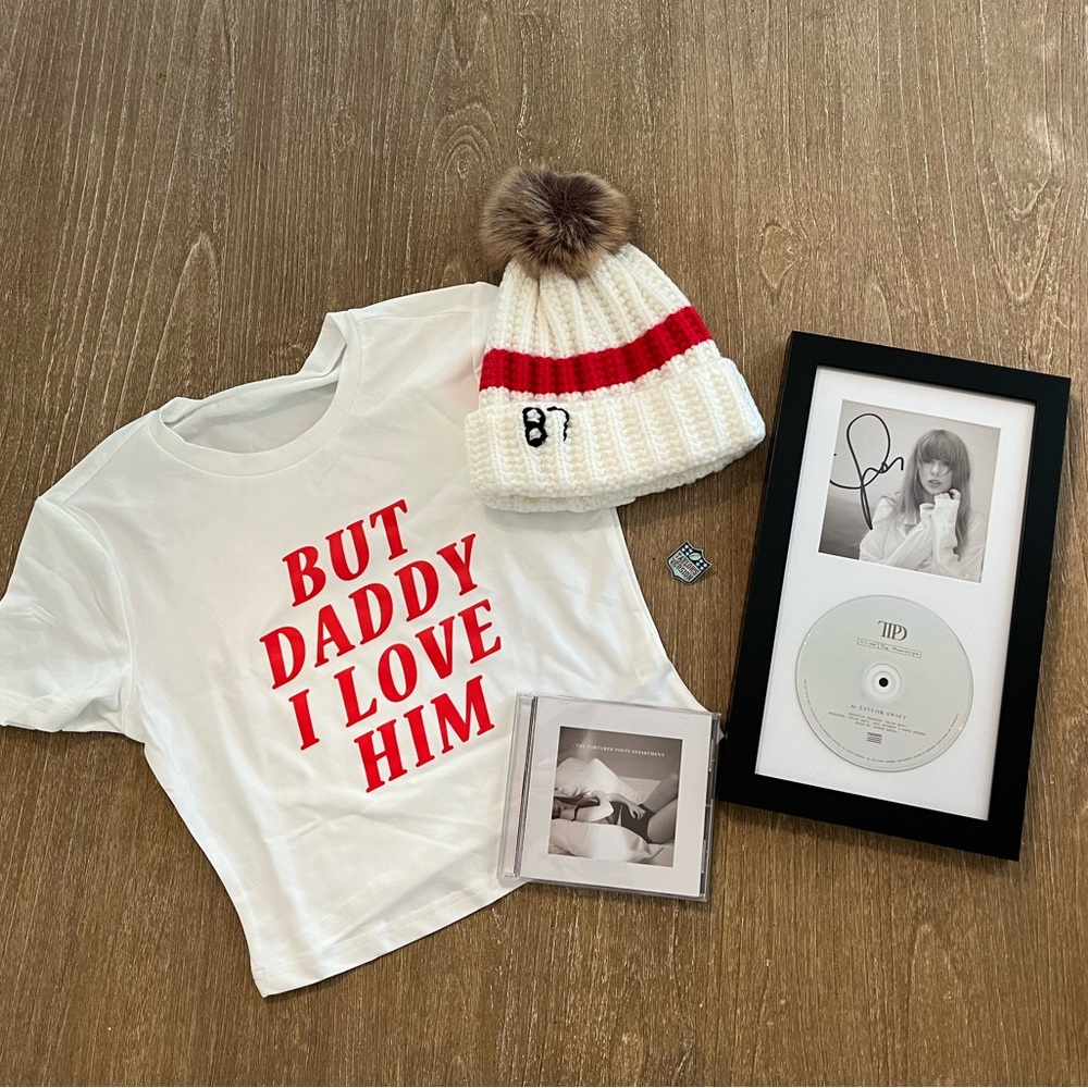 Signed Taylor swift tortured poets cd Travis Kelce bundle